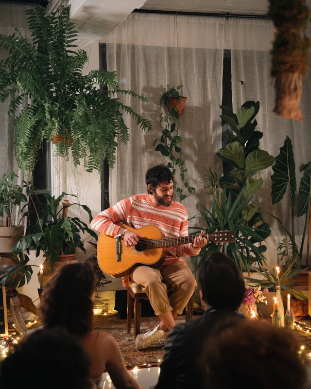 Concierto íntimo y desenchufado